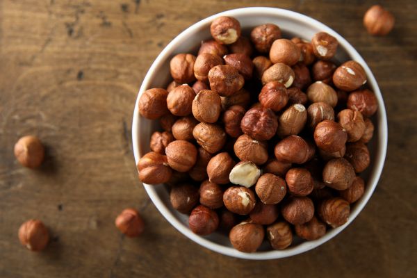 مغز فندق خام تازه و طبیعی مناسب برای مصرف روزانه و صنایع غذایی 