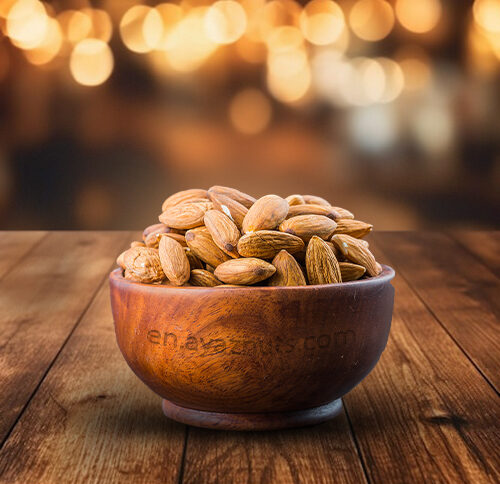 تصویر مغز بادام ایرانی ممتاز آیاز در بسته‌بندی بهداشتی، مغزهای درشت، پوست‌گیری‌شده و بدون تلخی