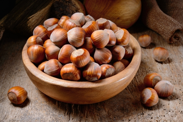 خرید فندق با پوست
