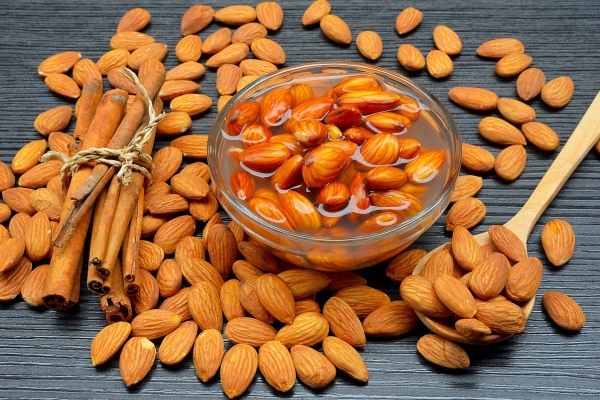 خرید بادام تازه آیاز با کیفیت بالا و بسته‌بندی استاندارد، مناسب مصرف روزانه و آشپزی