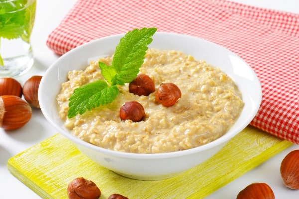 طرز تهیه اوتمیل با فندق