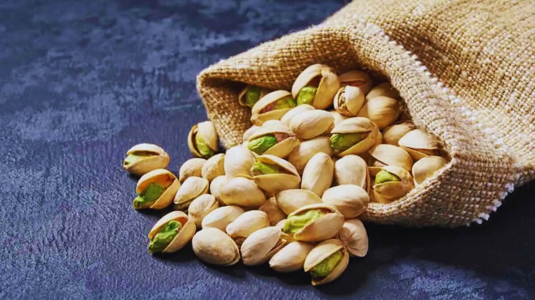 پسته اکبری؛ ویژگی‌ها، قیمت